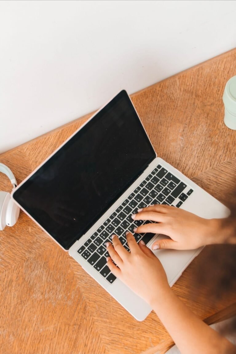 لابتوب حديث للعمل والدراسه